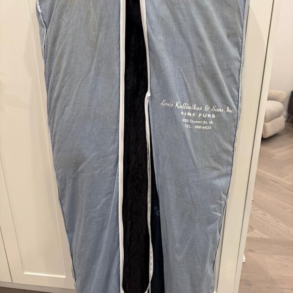 Black Dyed Canadian Sable Vintage Fur Coat (1987) - Picture 3 of 4